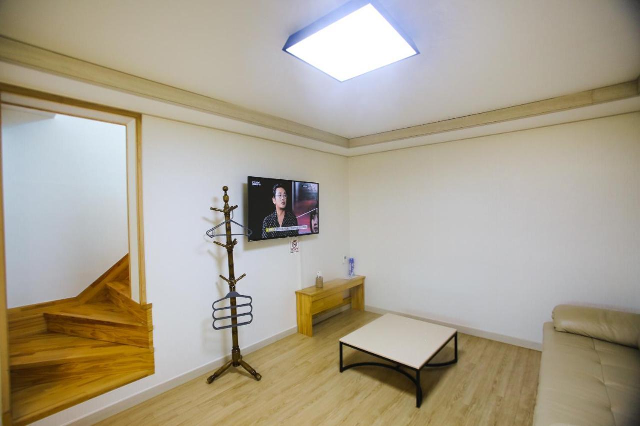 Tov Pension Seogwipo Dış mekan fotoğraf